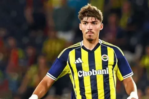 تقارير: الهلال السعودي يتمم اتفاقه لضم مدافع فنربخشة التركي